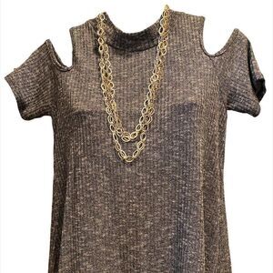 Woman's Junior SZ M Black/White Short Sleeve Cut Out Top by Social teen